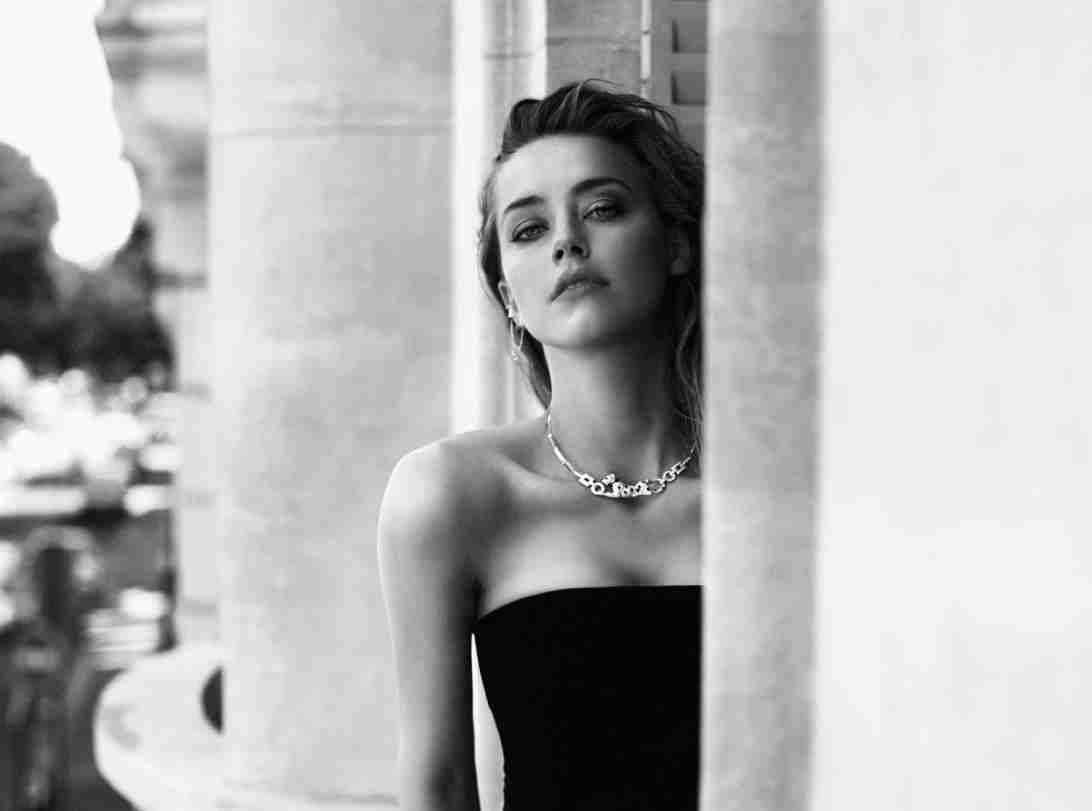 Amber heard necklace black and white photo