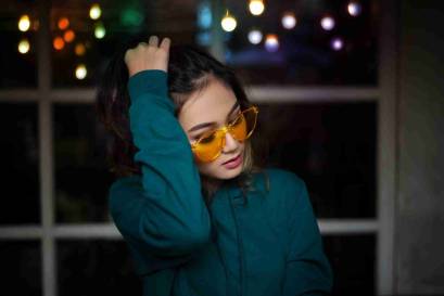 Beautiful girl with yellow sunglasses hd wallpaper for profile pic