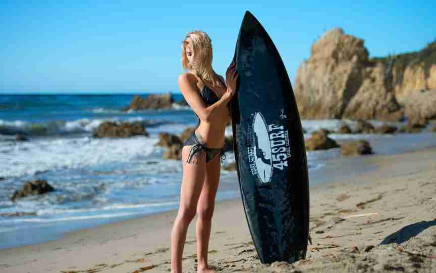 Bikini girl with surfboard pose on beach hd wallpaper