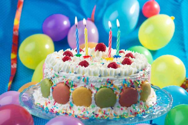Happy birthday greeting cake with balloons