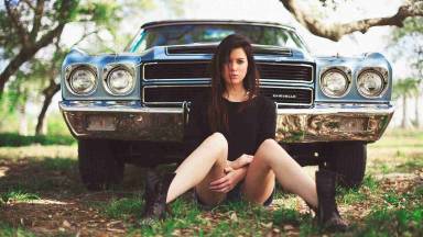 Hot girl with black tshirt old car hd wall