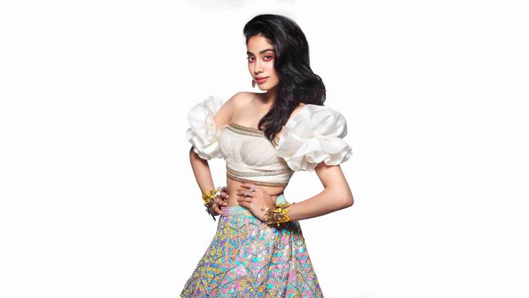 Janhvi kapoor with white blowse and lehnga hd wallpaper