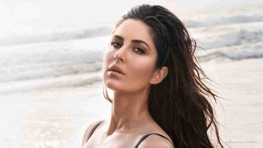 Katrina kaif on beach hd wallpaper