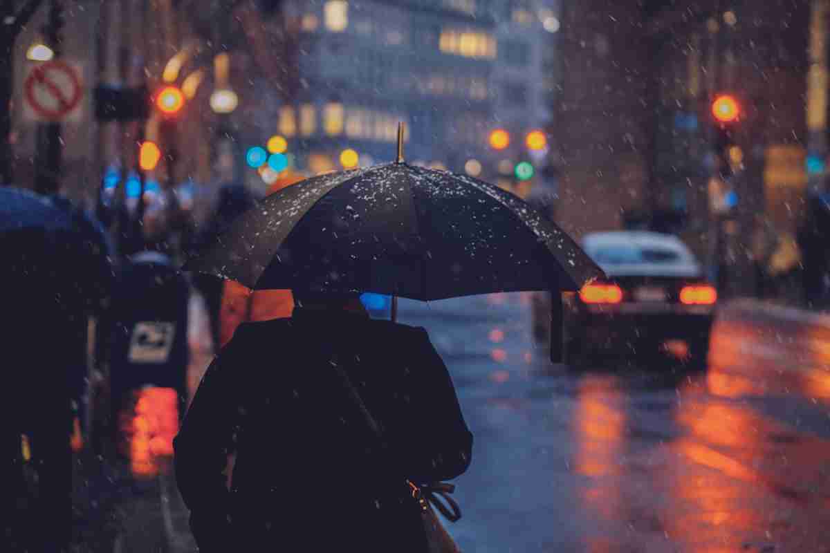 rainy season umbrella men got to office work running in road